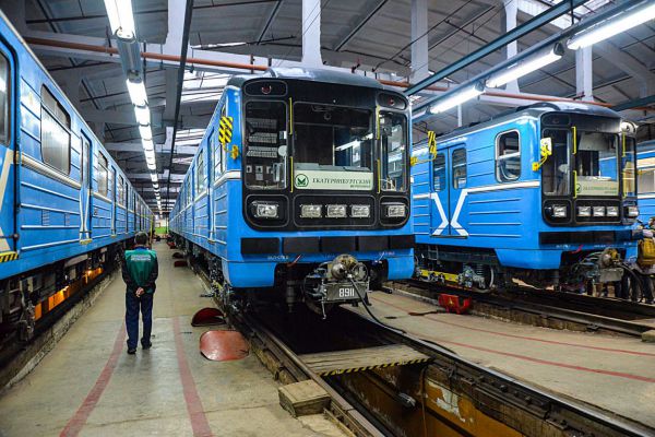Екатеринбургский метрополитен ищет подрядчиков для ремонта старых составов
