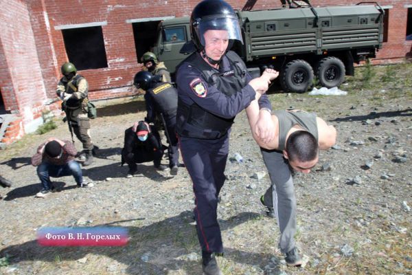 Омоновцы и полицейские успокоили дебоширов в центре временного содержания иностранных граждан