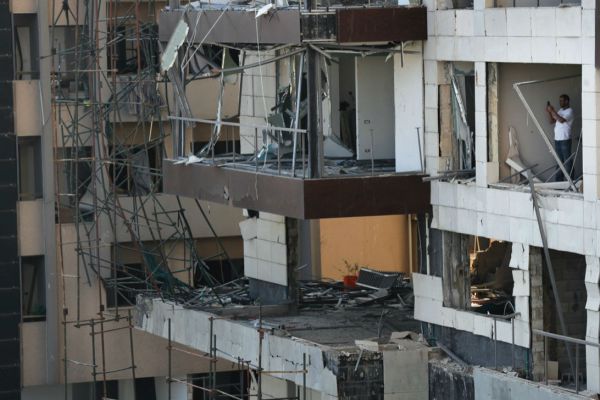 Взрыв в Бейруте разрушил дома 300 тысяч человек