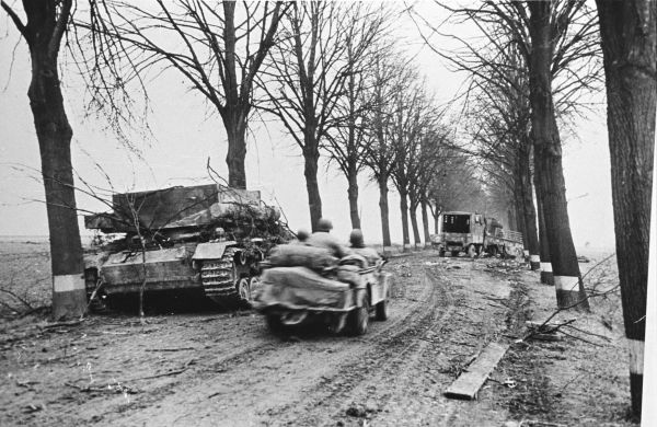 До Победы оставалось… 31 марта 1945 года «Уральский» писал о том, как наши войска шли по усеянной трупами Германии
