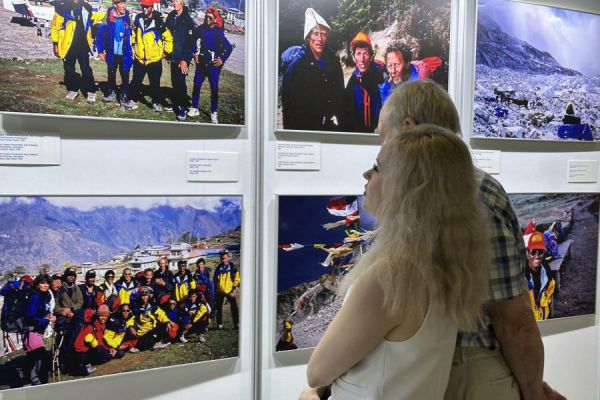 Легендарный альпинист Евгений Виноградский  рассказал гостям ИННОПРОМа о первой индонезийской экспедиции на Эверест