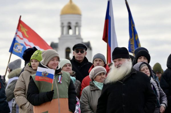С Днем народного единства поздравил свердловчан Денис Паслер