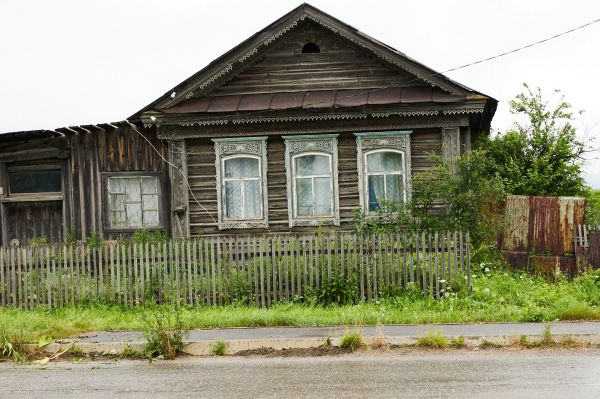 У жительницы Нижнего Тагила арестовали дачу за долги