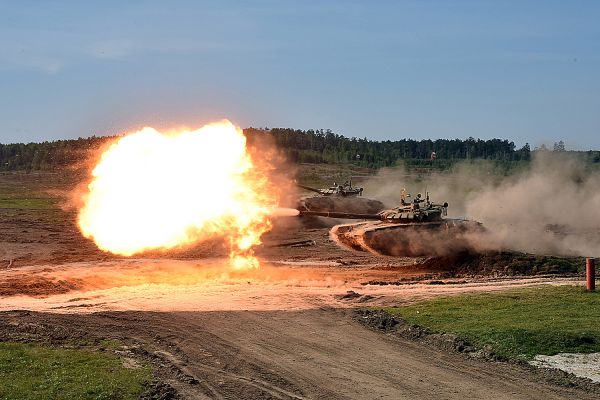 Фоторепортаж: сегодня в Екатеринбурге «летали» танки