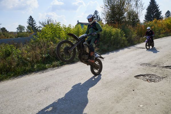 Несовершеннолетних мотоциклистов привлекли к ответственности за наезд на ребенка