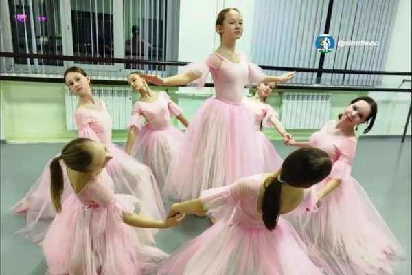 Алиса снова танцует. Юную балерину после тяжелой  травмы позвоночника  поставили на ноги уральские врачи