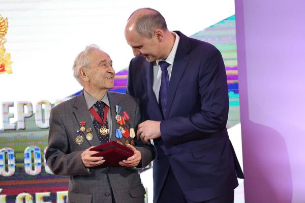 Выдающихся свердловчан отметили государственными и региональными наградами