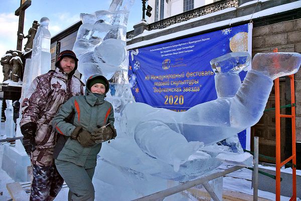 Лучшей на фестивале ледовых скульптур «Вифлеемская звезда» стала композиция на космическую тему