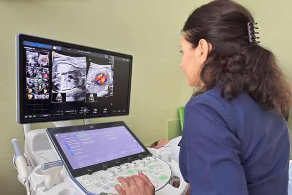 Более 3,5 тысячи детей с редкими заболеваниями находятся под наблюдением свердловских врачей