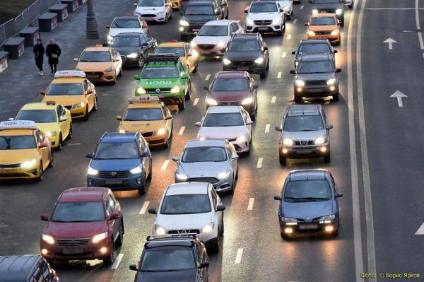 Из-за непогоды в Екатеринбурге из строя вышли 40 светофоров