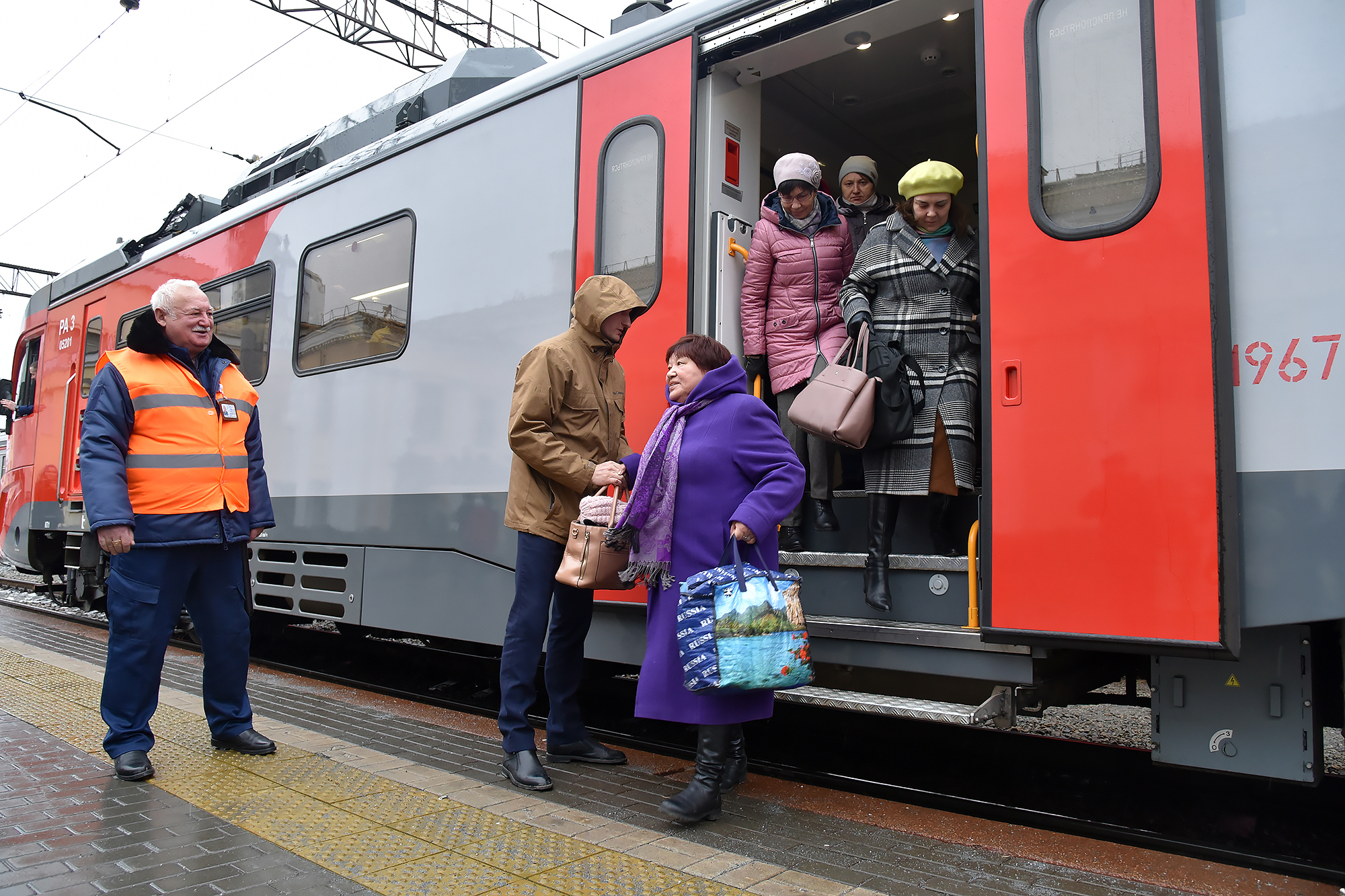 Орлан поезд челябинск екатеринбург. Орлан Челябинск Екатеринбург. Поезд Орлан Челябинск Екатеринбург. Поезд Орлан Челябинск. Электричка Орлан Екатеринбург Челябинск.