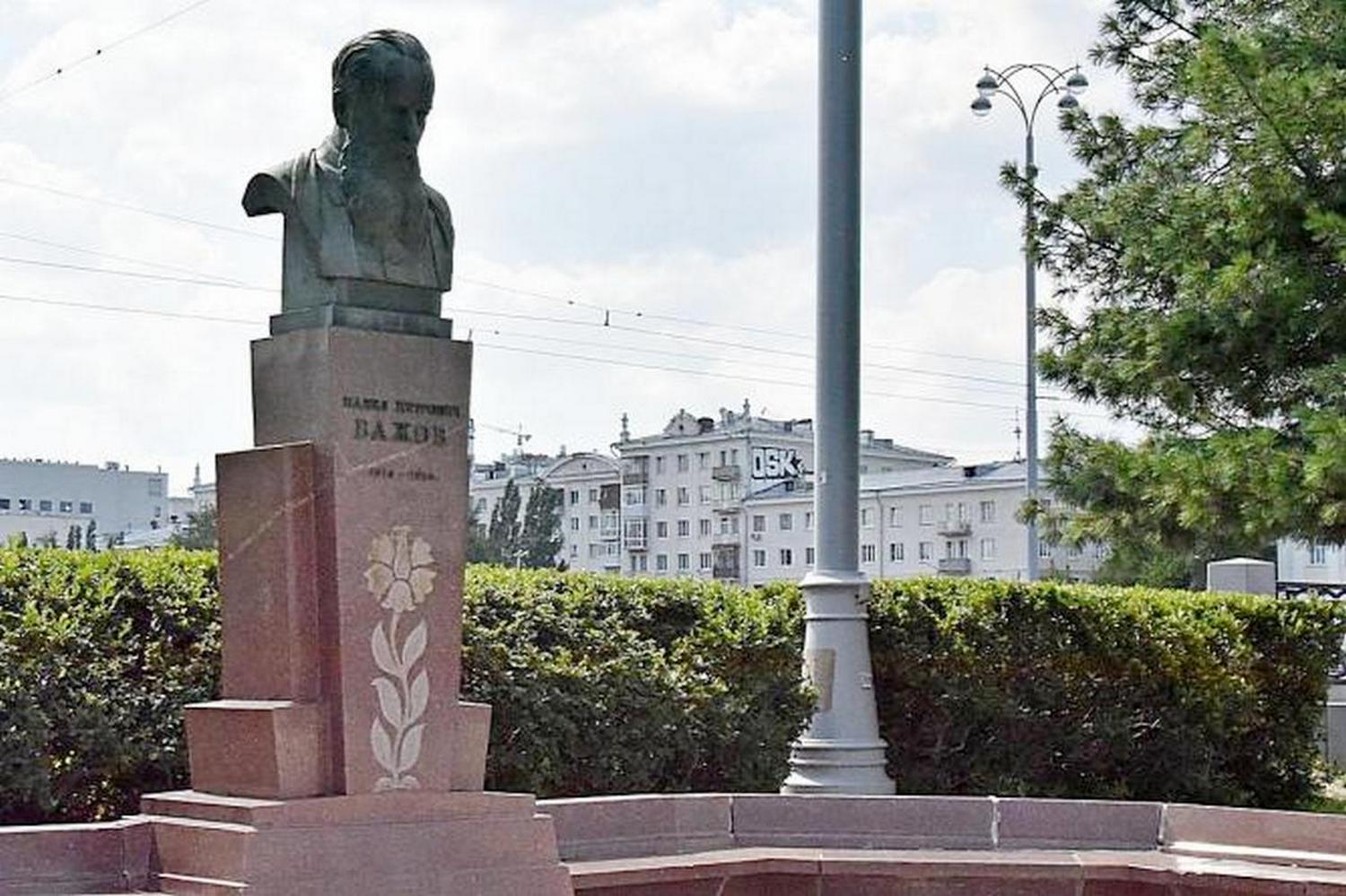 Памятник бажову. Памятник Бажову в Екатеринбурге. Памятник п. п. Бажову. Бажов памятник в екатенери.